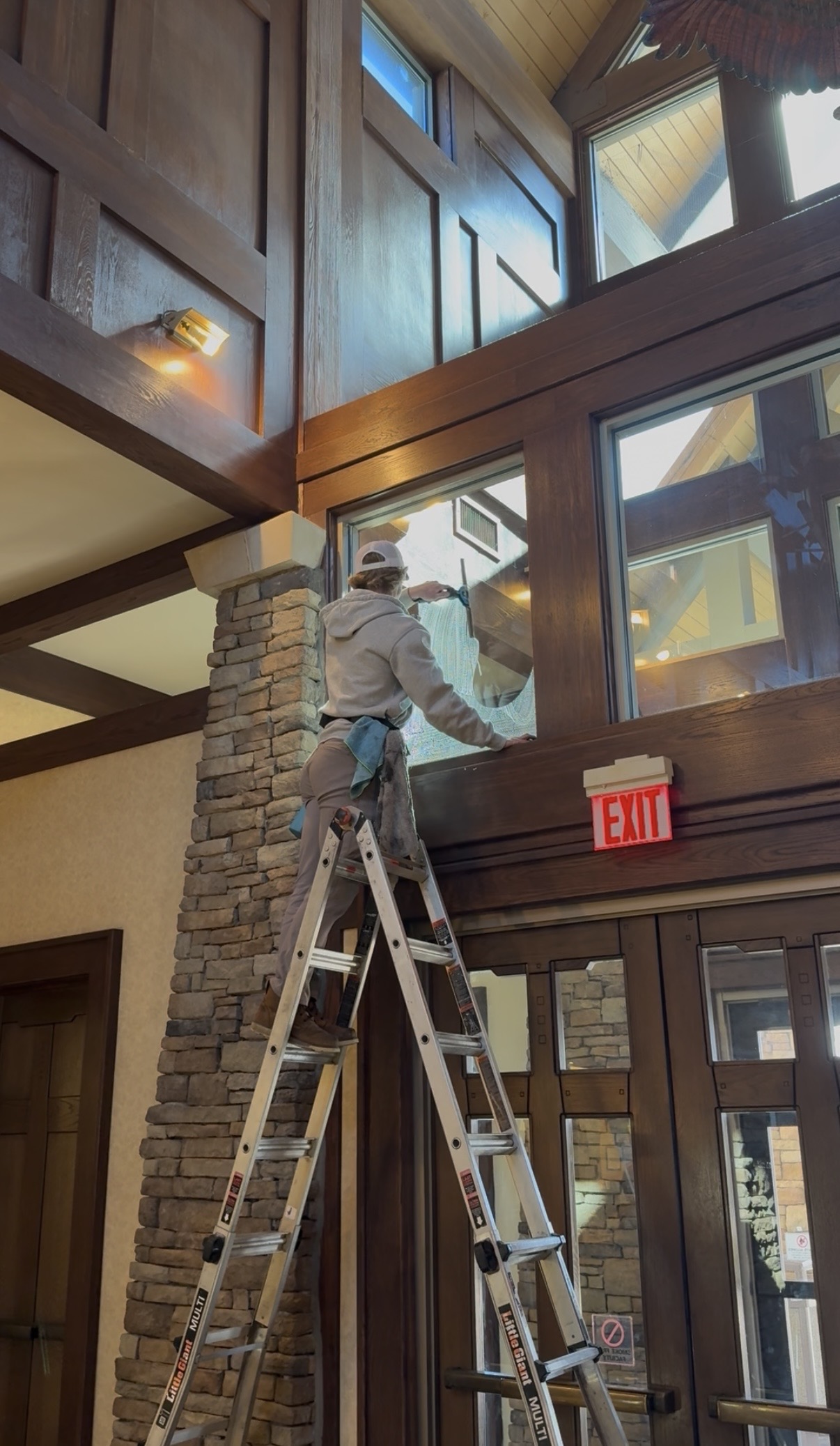 Window cleaning, Commercial cleaning in Huntsville & Guntersville. Professional Cleaning services